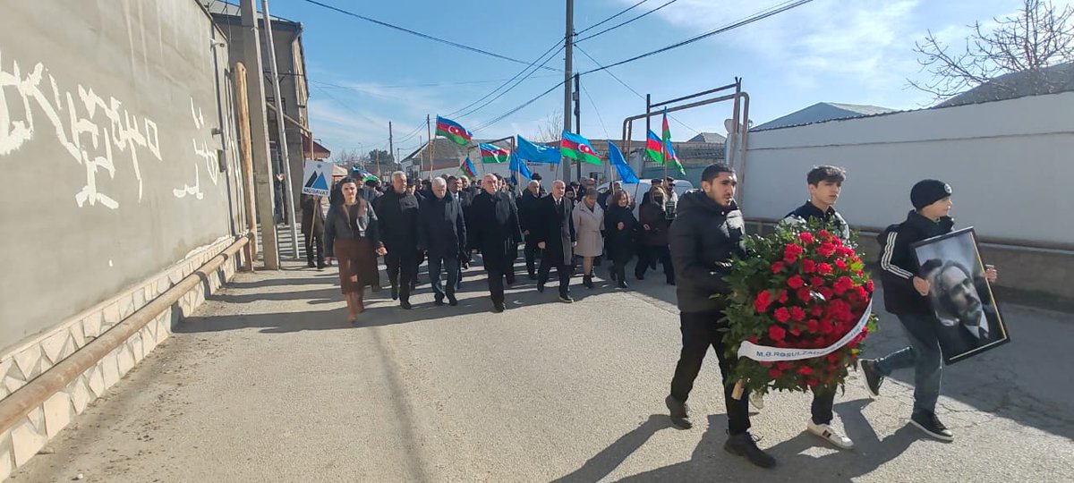 MusavatParty's tweet photo. Bu gün Müsavat Partiyası Məhəmməd Əmin Rəsulzadənin 142-ci doğum günü münasibəti ilə Novxanı kəndində yürüş-mitinq keçirdi.

Müsavatçılar daha sonra Novxanı qəbirstanlığında Rəsulzadənin qohumlarının məzarlarını ziyarət ediblər. 

Tədbirin VİDEOSU: 
https://t.co/SKUfPe1lyG https://t.co/OlLiwVXPfq