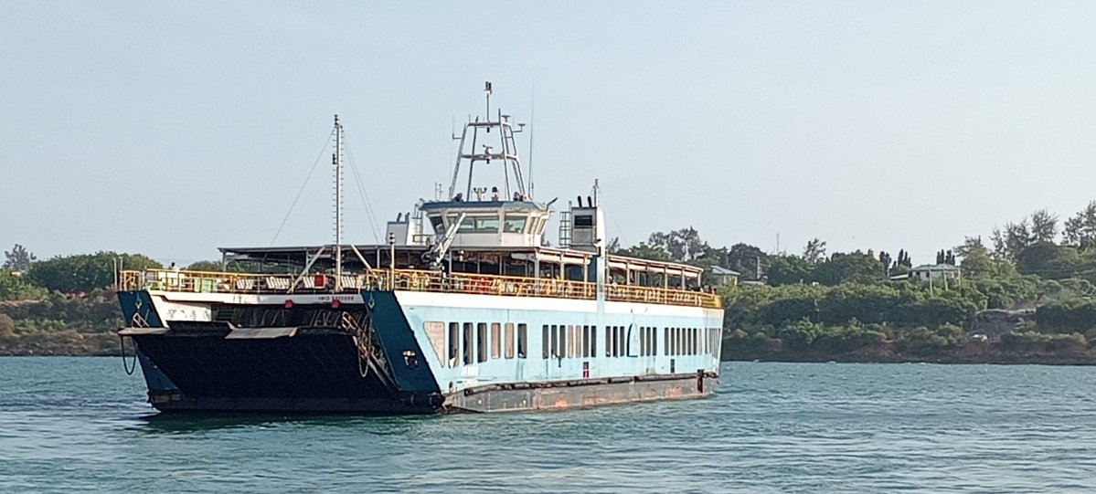 Good evening;
Four ferries are at your service.
Thank you for not smoking while  on board the vessels and in the waiting bays.
Use litter bins on board to dispose of litter. 
We wish you a safe crossing .
 #kenyaferry #PSSDTransport #Kenya_Ports #kmakenya #TransportKE #ntsa_kenya