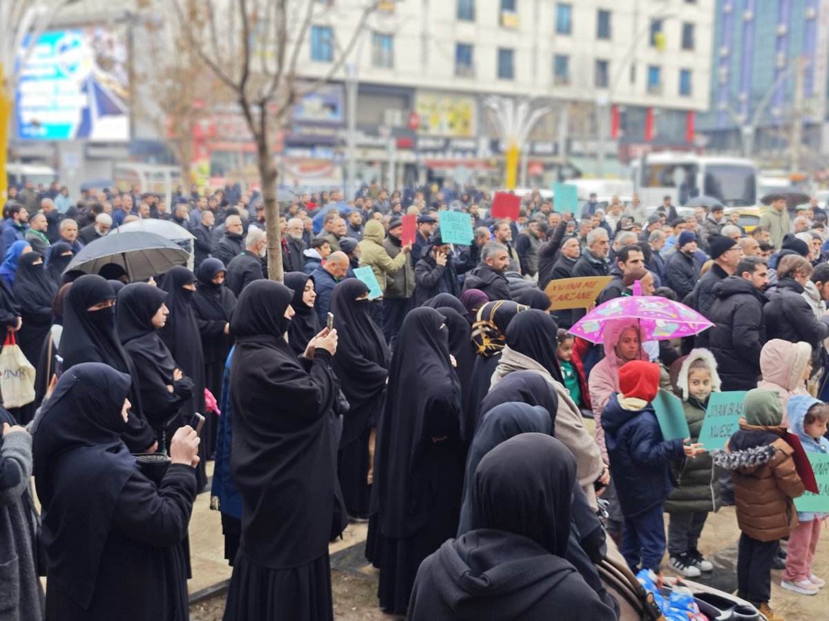 Parti Sözcümüz ve Batman Milletvekilimiz Serkan Ramanlı, Suriye'de yaşanan insani krize ve mazlum Kürt halkının karşı karşıya kaldığı zorluklara dikkat çekmek amacıyla Batman'da düzenlenen basın açıklamasına katıldı.