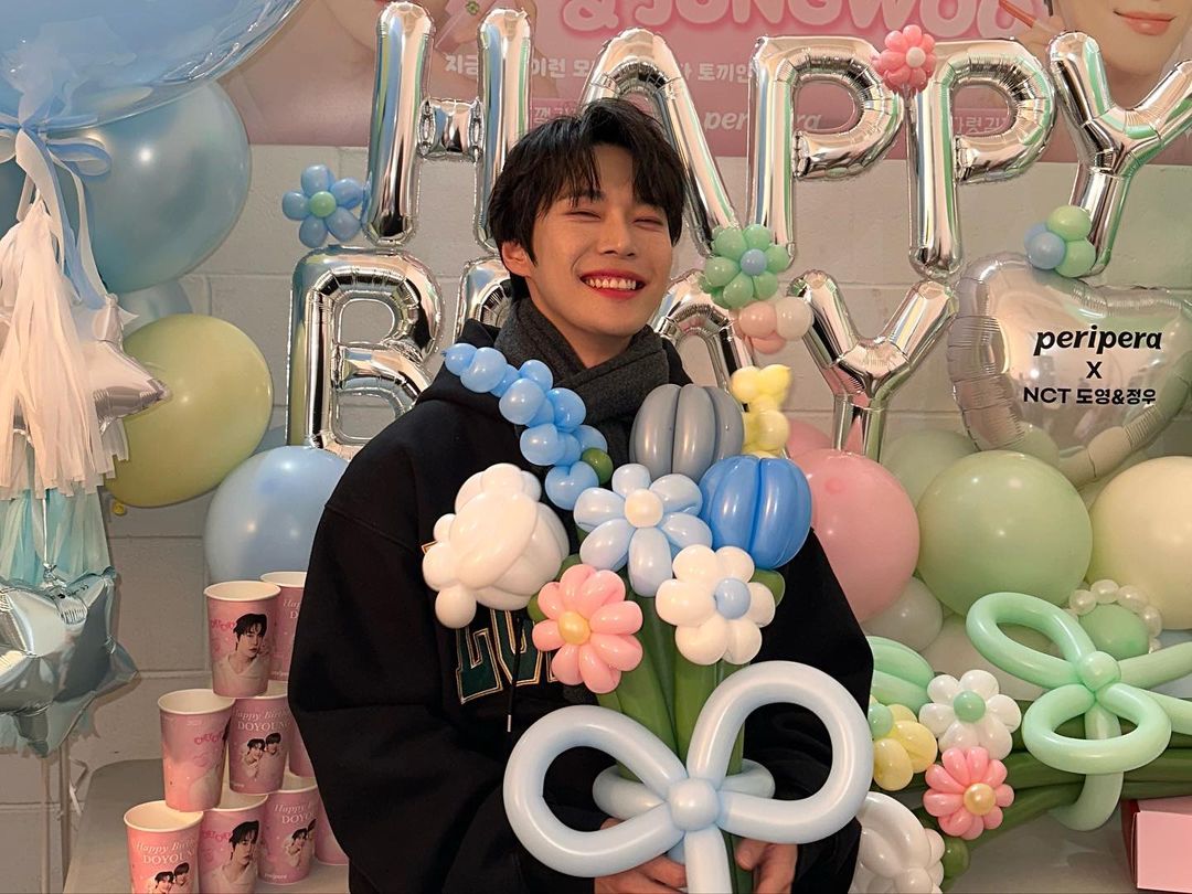 생일 축하해🎂 오늘 하루 세상에서 가장 행복한 사람이 도영이였으면 좋겠네🥹

#2월의_맨처음첫장_도영이의_날
#Doyoung30ToEternity