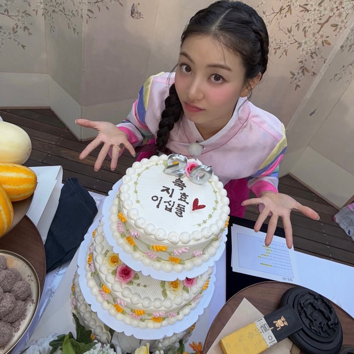 a_twcha's tweet photo. 🦄 ジヒョHBD 🧡

#TWICE #트와이스 #JIHYO
#지효라는_빛이_내린날
#OurBrightestSunJihyo @JYPETWICE https://t.co/x1qJdK6wmn