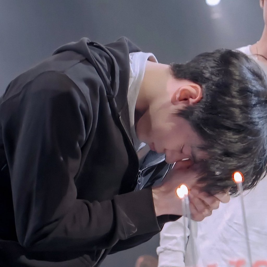 도영이라는 여정에 함께 걸어갈 수 있어서 모든 순간이 행복했지말입니다 ♡ 우린 언제나 서로의 여전히이고 영원이겠지 ~ ~ 

#2월의_맨처음첫장_도영이의_날
#Doyoung30ToEternity