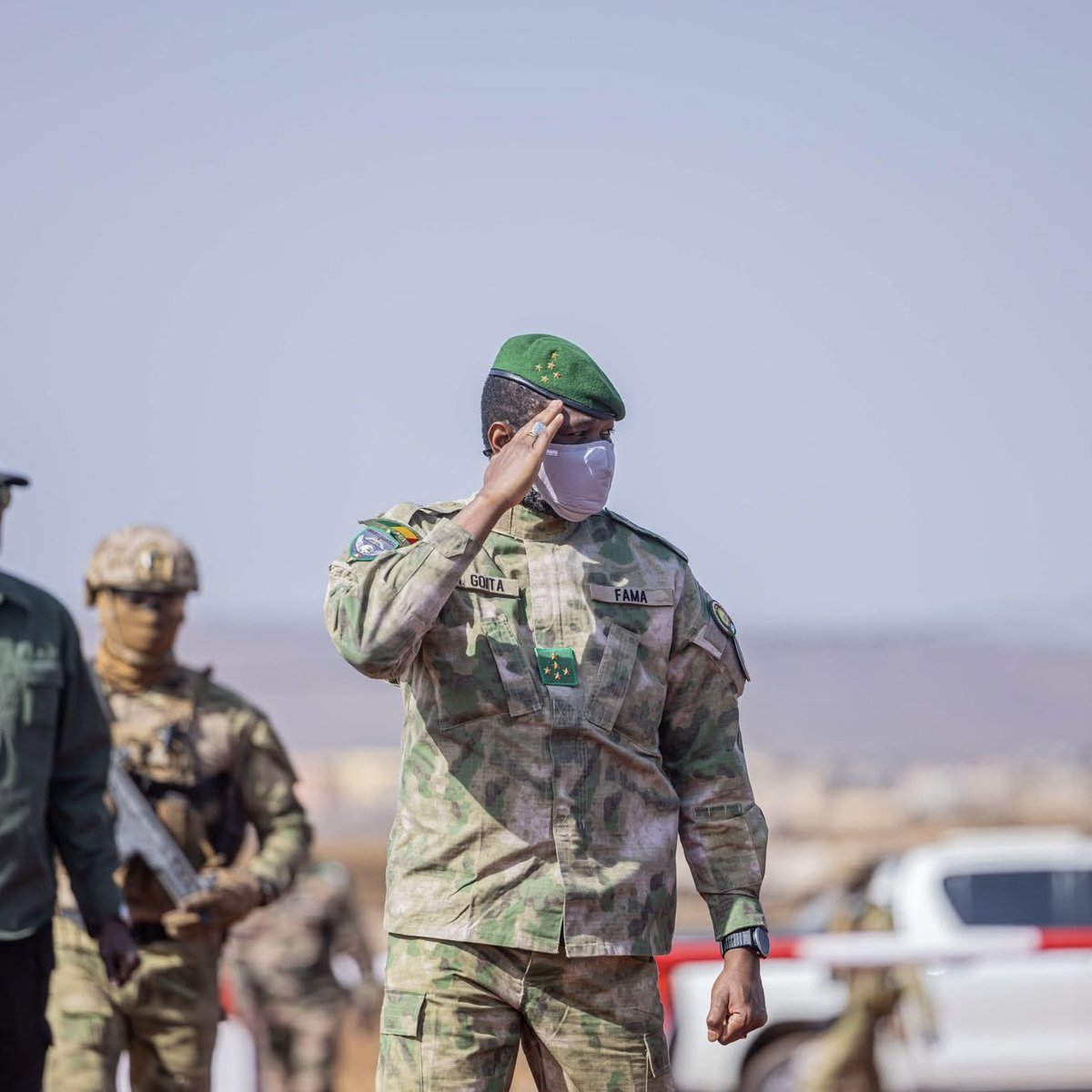 📍 #AES | Tout le monde n’a pas le calme olympien du Gal <a href="/GoitaAssimi/">Général d'Armée Assimi GOITA</a> ⏳

Face à une hostilité devenue presque routinière, le Gal <a href="/GoitaAssimi/">Général d'Armée Assimi GOITA</a> a fait le choix rare du silence stratégique. Depuis plus de cinq ans, le #Mali encaisse invectives publiques, attaques médiatiques