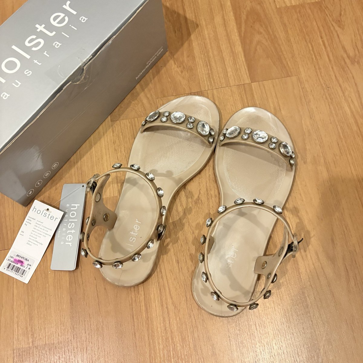 Cottonclothdy's tweet image. holster - color champagne 

ของแท้จากช็อป
390 รวมส่ง (จาก2590)
สภาพตามการใช้งานเลย

#holsterมือสอง #holster #holsterthailand #ส่งต่อholster #ส่งต่อรองเท้า #ส่งต่อเสื้อผ้า #เสื้อผ้ามือสอง #รองเท้ามือสอง #ส่งต่อcintage #ส่งต่อstylist #beming #ส่งต่อbeming