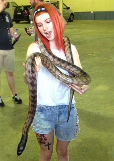 happy birthday lizzie !!!