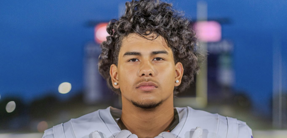 LoneStarPrepsTX's tweet photo. Q&amp;A with San Marcos linebacker Cameron Bundage
https://t.co/2J7jtiOKq5

@CameronBundage https://t.co/IDGdQ3Errq