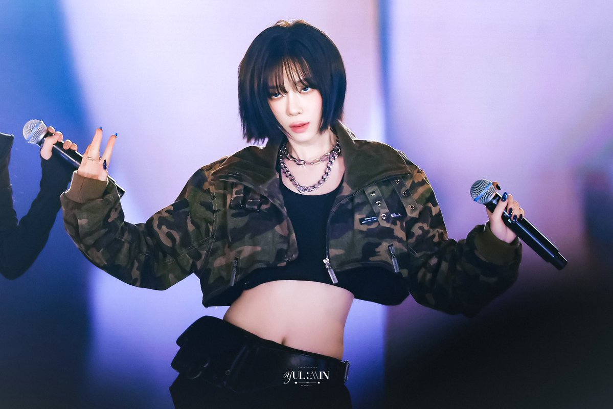 교복 보다 군복 더 많이 입는 아이도루
재능있어 계속해