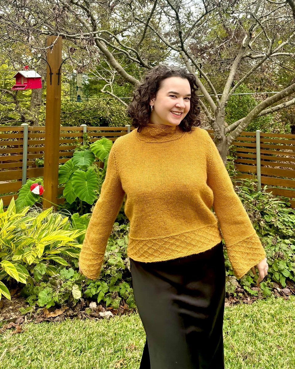 LionBrandYarn's tweet image. Simple stitches, big cozy energy!! ✨💛
Touch of Alpaca® Yarn: ow.ly/qx9P50Y0gkV
📷 knithappensdc (IG) 
.
#knit #knitknitknit #knitting #knitwear #handmade #diycrafts #yarn #yarnlove #yarncrafts #knitsweater