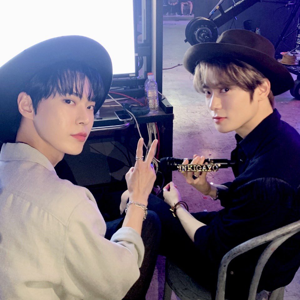 🎂🐰HAPPY BIRTHDAY DOYOUNG🐰🎂

HAPPY DOYOUNG DAY 
#2월의_맨처음첫장_도영이의_날
#Doyoung30ToEternity