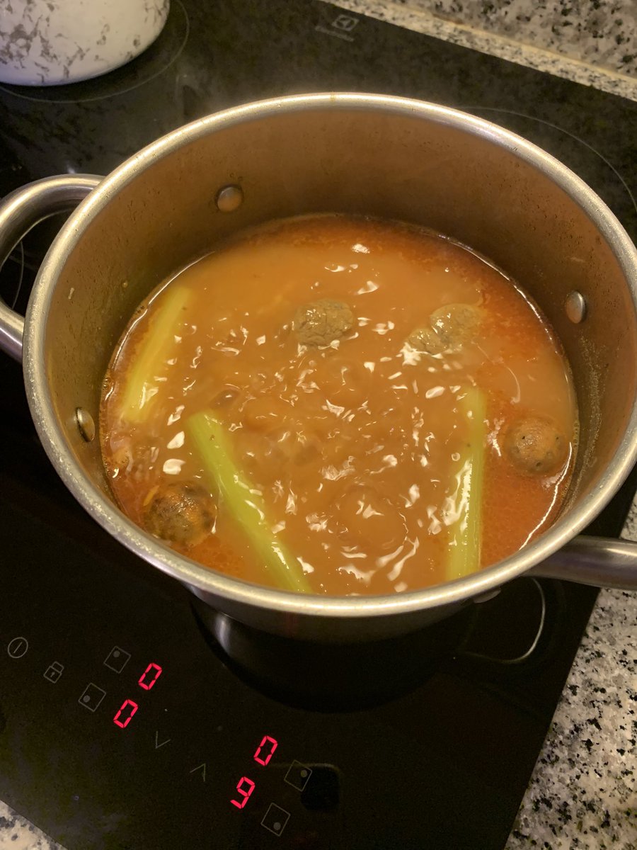 Lilly Foz tweet media