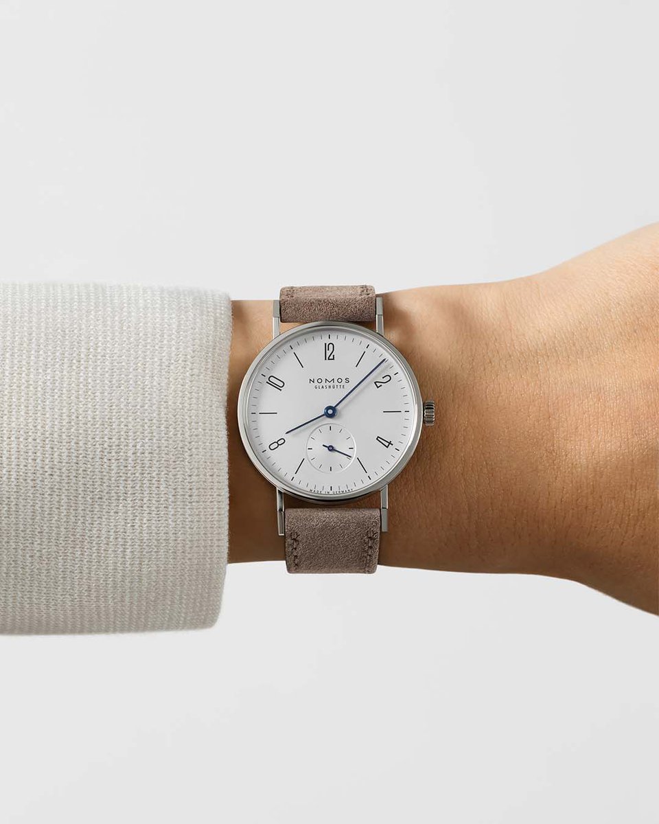 nomosglashuette's tweet image. #Tangente 33 is a versatile #dresswatch, adding a touch of elegance that is hard to miss. A fine vegan velour strap in beige softens sharp contrast of white, black, and blue without compromising the understated appearance of this #timepiece. 

nomos-glashuette.com