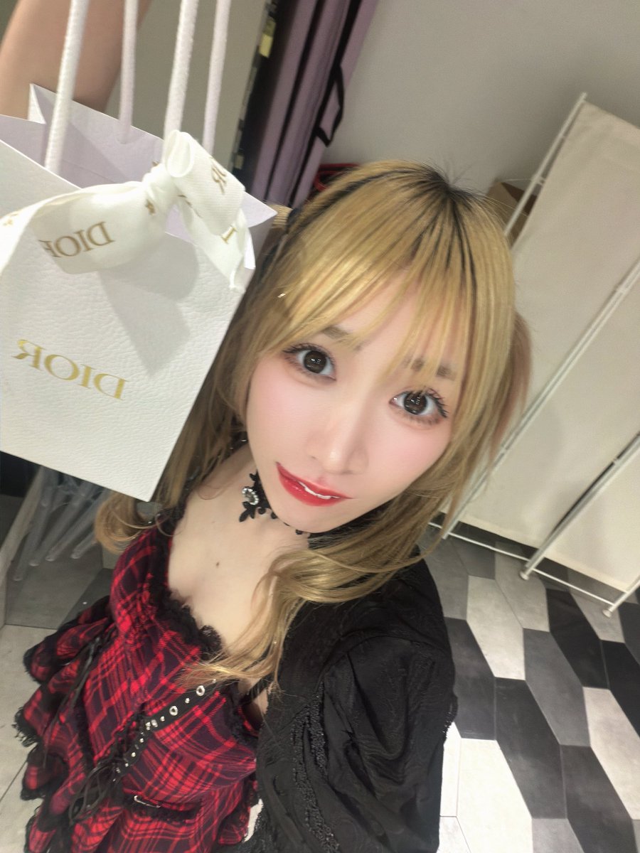 プレゼントもありがとう💓② 私の好きなやつから 初めて見るキラキラに