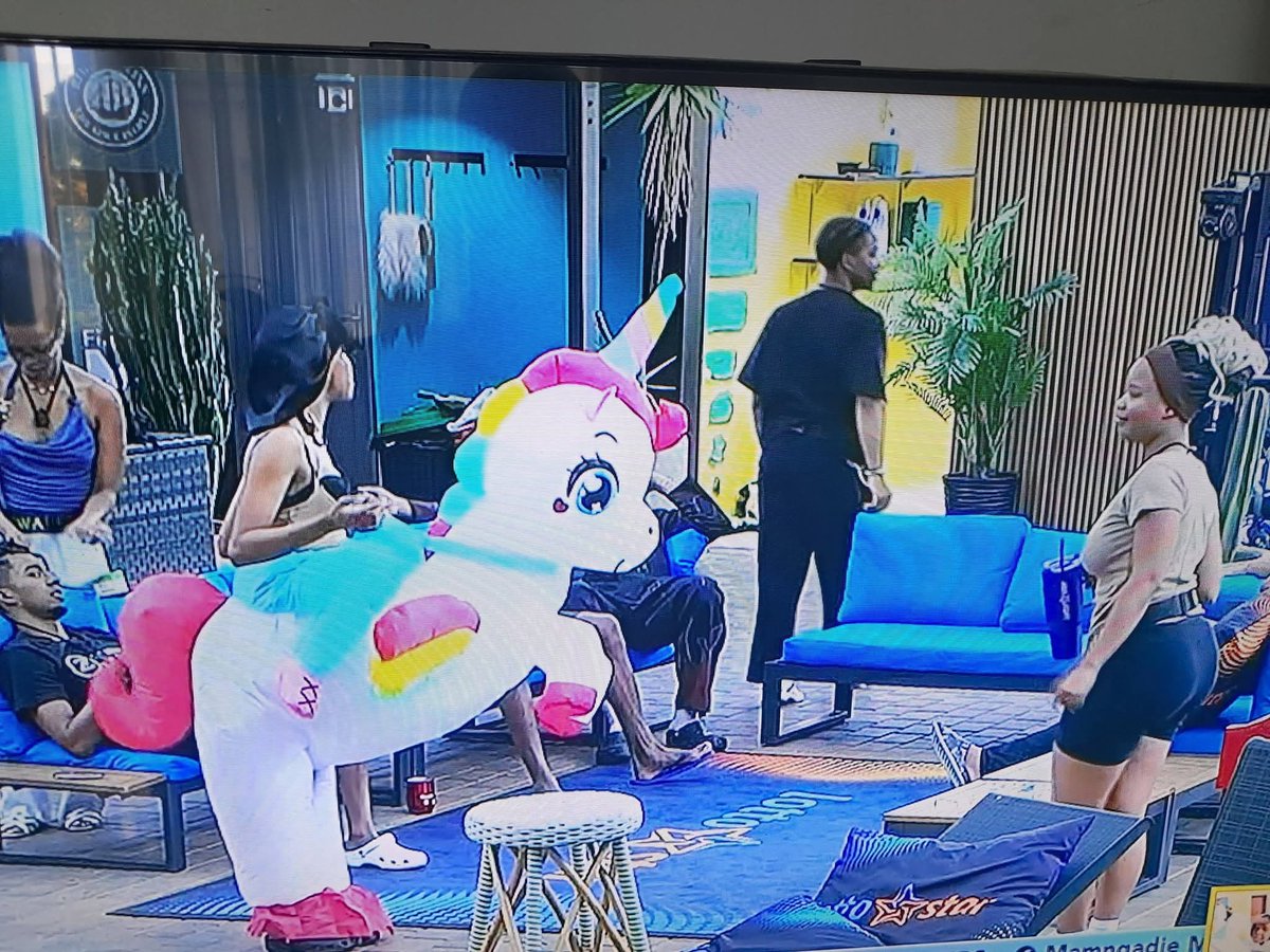 ngonichirubvu's tweet photo. 🤣🤣premium entertainment for the weekend 
Thanks Biggie for bringing Thandeka in the house

  #BBMzansiS6
#BazozwaS6 https://t.co/SmDaAcdITx