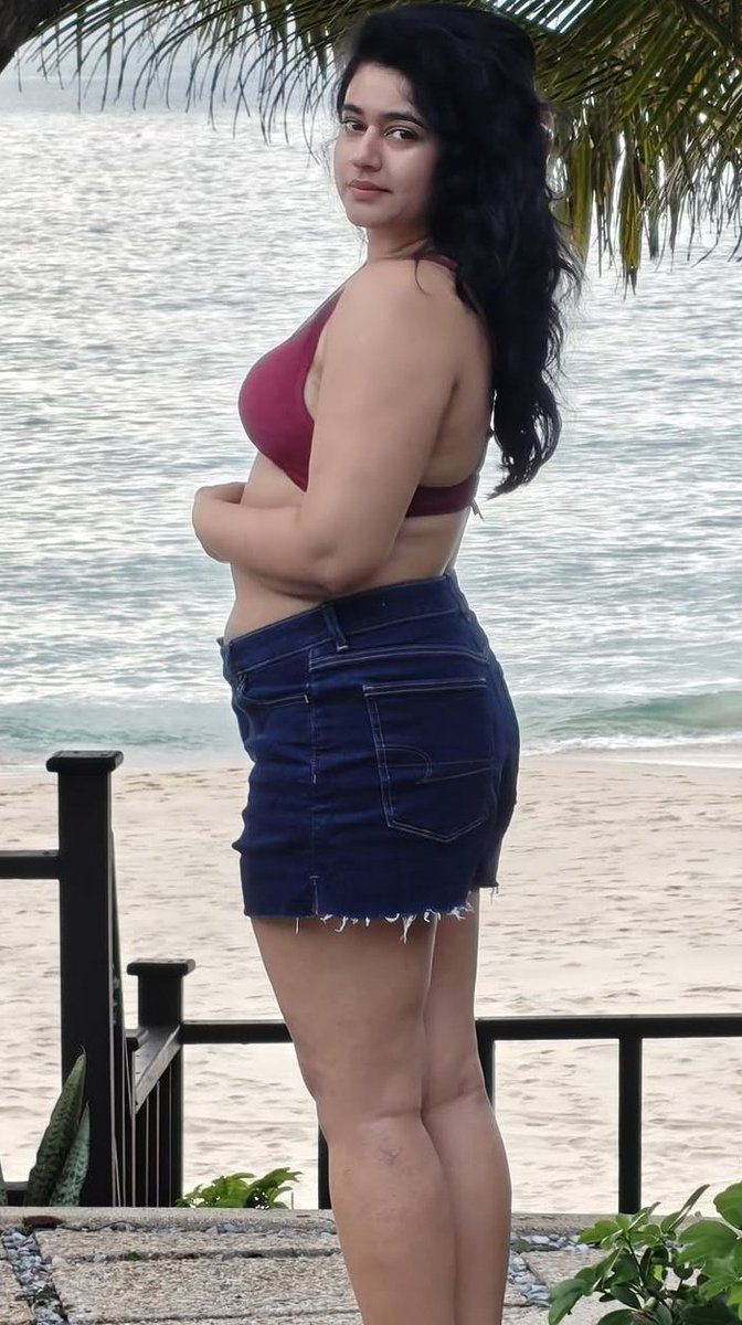 Poonam Bajwa🏀🏈🏉👙🔥🙈
#PoonamBajwa #Poonam