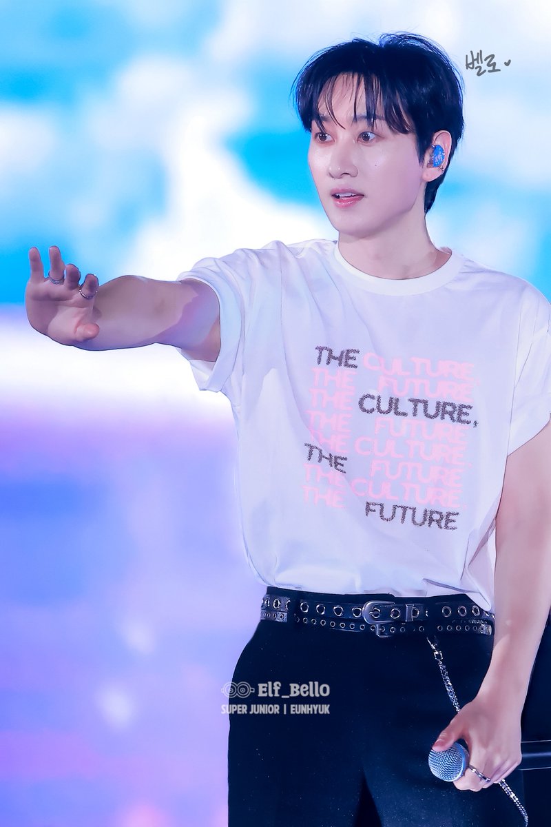 ElfBello's tweet photo. always. 💙🤍💜
20260131 SMTOWN LIVE 2025-26 in Fukuoka Day 1 

@SJofficial @AllRiseSilver #SuperJunior #슈퍼주니어 #EUNHYUK #은혁 #ウニョク #銀赫 #SMTOWN_LIVE_FUKUOKA #SMTOWN https://t.co/hNCs8CyusX