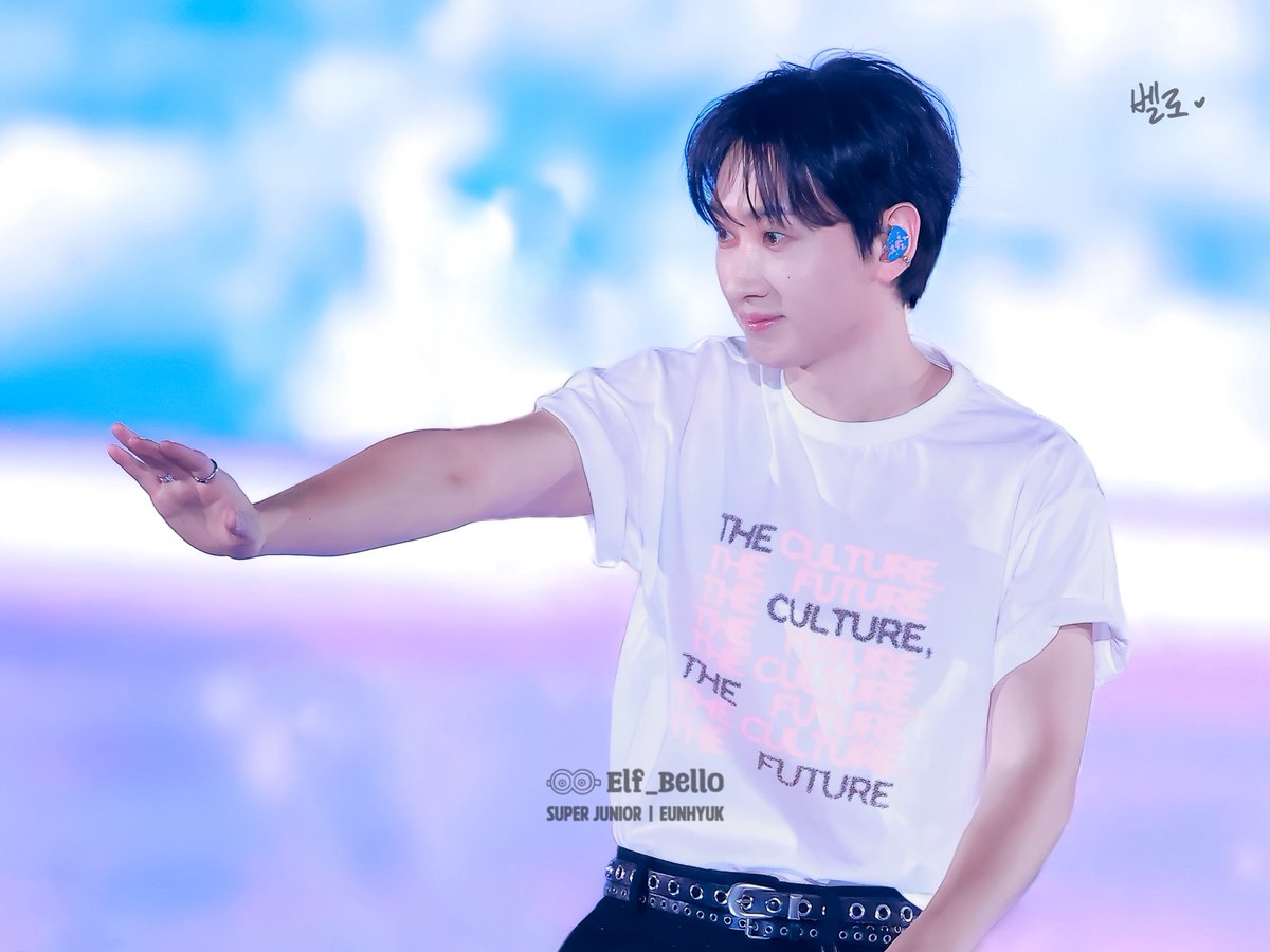 ElfBello's tweet photo. always. 💙🤍💜
20260131 SMTOWN LIVE 2025-26 in Fukuoka Day 1 

@SJofficial @AllRiseSilver #SuperJunior #슈퍼주니어 #EUNHYUK #은혁 #ウニョク #銀赫 #SMTOWN_LIVE_FUKUOKA #SMTOWN https://t.co/hNCs8CyusX