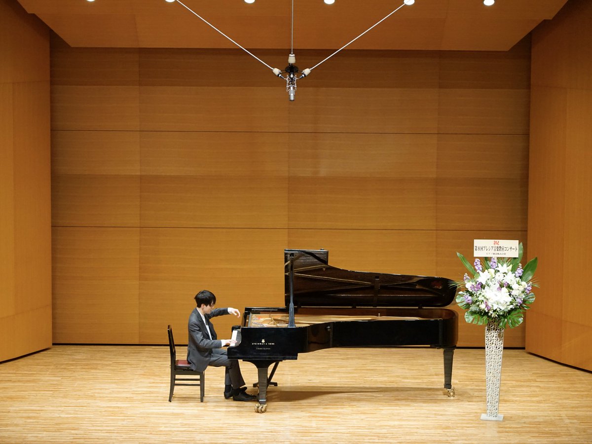 先週末は特任講師としてお世話になっているブレシア音楽教室主催の「音楽の贈り物」コンサート。

このところハマっているスクリャービンの前奏曲op.11を演奏しました。