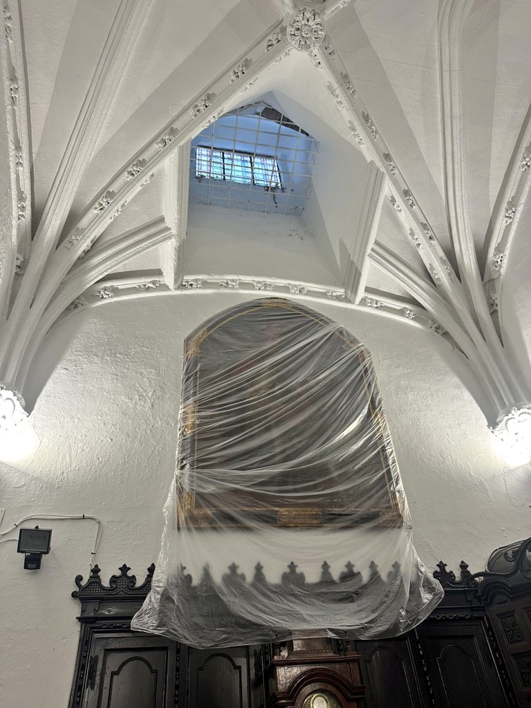 JFCozar's tweet image. Uno de los mejores monumentos de la provincia gaditana, de comienzos del XVI y víctima de la desidia.
Cerrada con urgencia, veremos los años que tardará en abrir de nuevo. Necesita restauración integral del edificio, por no hablar de los bienes muebles.
Duele mucho. Muchísimo.