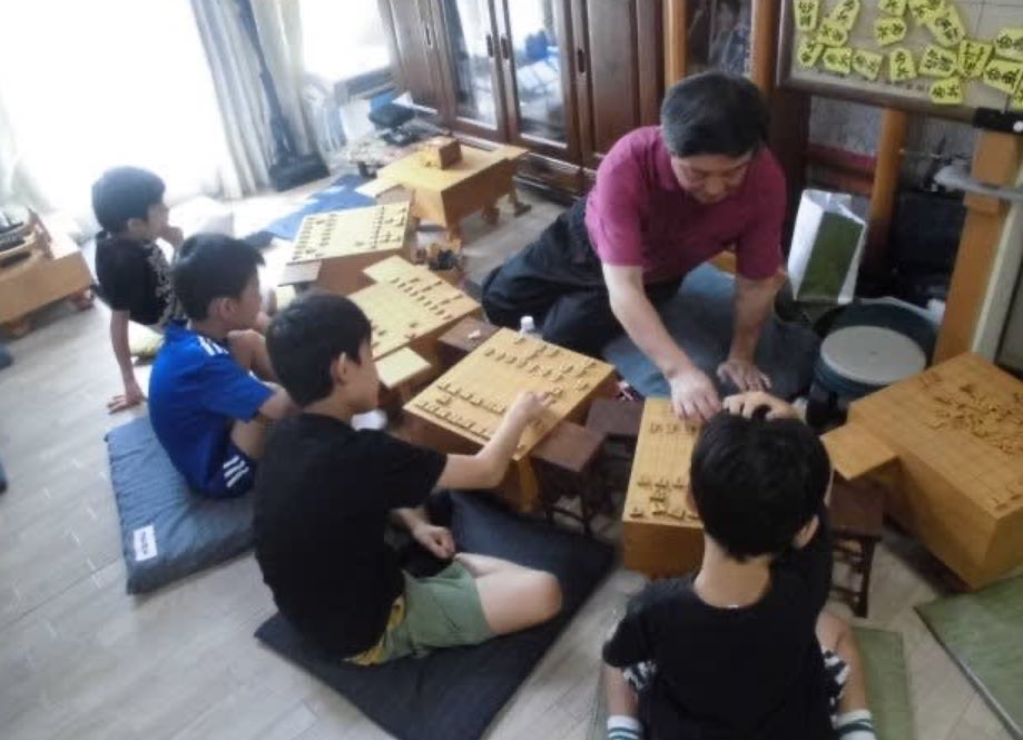 🍫２月の大野将棋教室の日程🍫

★こどもと初心者教室★
•７日（土）１０時半〜１２時
•８日（日）１３時半〜１５時　
•１３日（金）１７時〜１８時半、１９時〜２０時半
•２１日（土）１０時半〜１２時
•２２日（日）１３時半〜１５時
•２７日（金）１７時〜１８時半、１９時〜２０時半