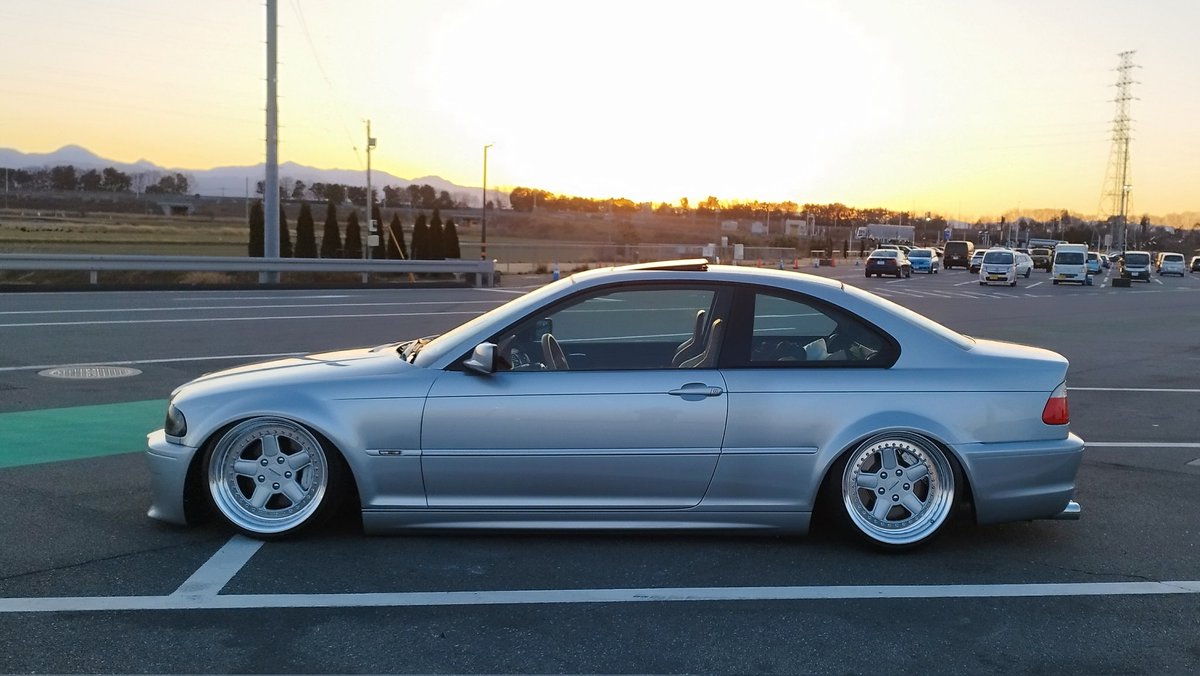 コンセプトの｢クーペの薄さ｣をさらに強化

トランクスポイラーレス
ルーフブラック

あとはフロントリップ待ち