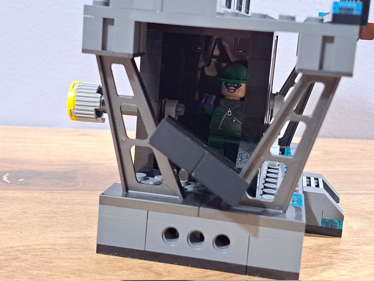 14thbricks's tweet image. My first Batcave extension is done! The bottom is more or less the cell the set came with but the top is a simple suit display for 3 suits and a removable roof for easier access. #Lego #batman #legobatmangame  #batcave