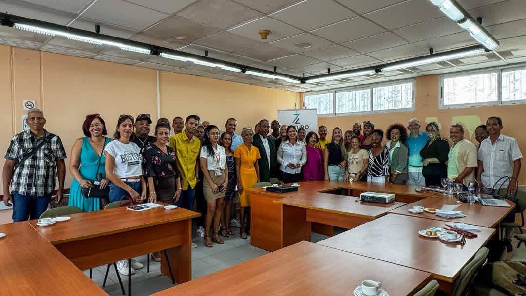 Desde el #hotellasamericas,  #ZUTURO realizó el Taller “Nuevo escenario Cambiario y Fiscal en Cuba”, que reunió a emprendedores de #SantiagoDeCuba y #Guantánamo para compartir ideas y conocimientos sobre mercado cambiario, operaciones en moneda extranjera y obligaciones fiscales.