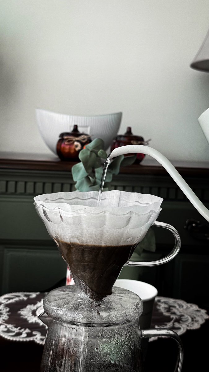 6HT's tweet image. '
" يحتاج الحديث مع الآخرين جُهدًا
لم أعد أملكه الآن ."