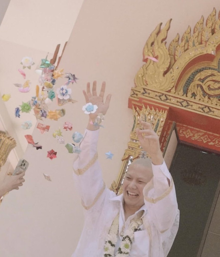 ฝันดีน้าาทุกคน พรุ่งนี้ก็หวยออกไหมคะ คืนนี้พี่เทรนจะรีบนอน (เผื่อฝันถึงเลขเด็ด) 

ได้รู้ ได้เห็น ไม่จำเป็นต้องเข้าใจทุกอย่าง
แค่รับรู้ว่าเราเจออะไรมา…ก็พอแล้ว
ความรู้สึกบางอย่างไม่ต้องหาคำอธิบาย
แค่ไม่ปล่อยให้มันฉุดเราไว้นานเกินไป
มูฟออนให้ไว เพื่อใจตัวเอง
พรุ่งนี้ตื่นมา