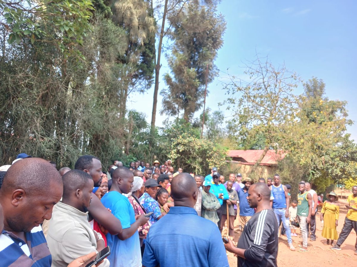 GMuhamoud's tweet photo. Mu rwego rwo kurengera ibidukikije no guteza imbere isuku n’isukura, Umuryango w’Abanyamwuga mu Buzima Bushingiye ku Bidukikije (Rwanda Environmental Health Professionals Organisation) wakoze Umuganda mu Murenge wa Kigali,hagamijwe kandi kwirinda indwara z’ibyorezo. @REMA_Rwanda https://t.co/psreAerxDp