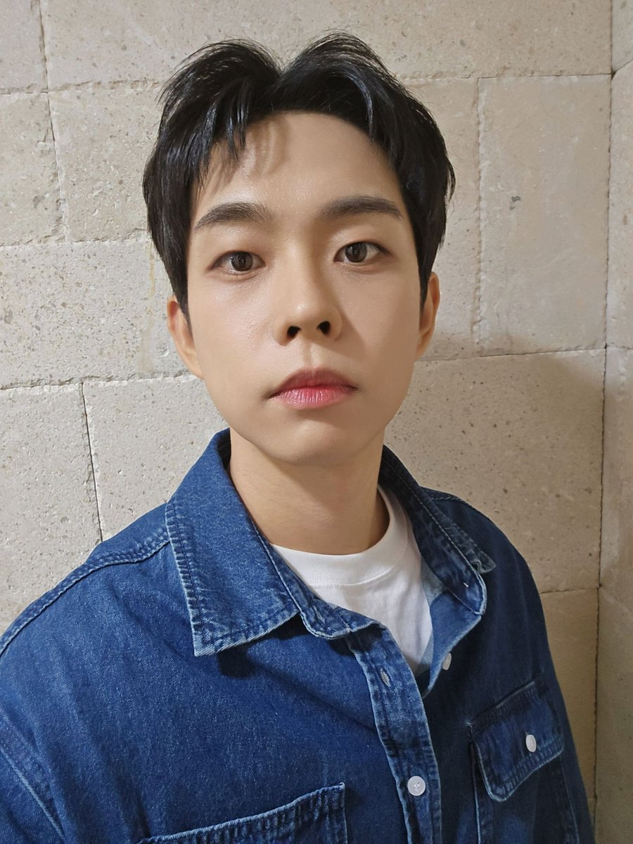 #누구보다_빠른_2월_최애_선점 
고양이 강아지 둘 다 하는 남자 저요