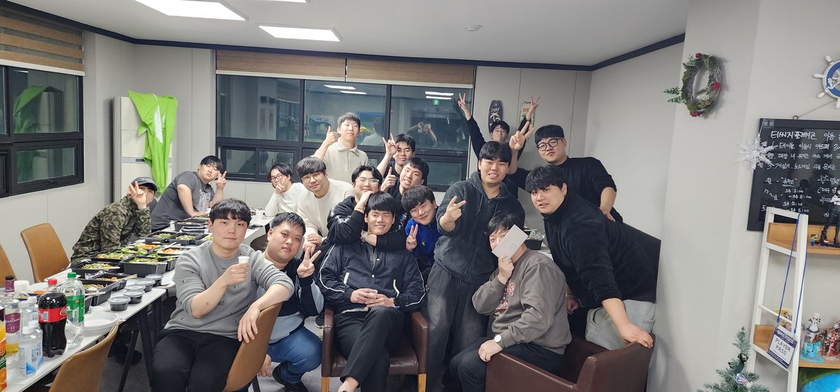 GangHa_R6's tweet photo. 귀여운 짜식들 https://t.co/solFCLp87W