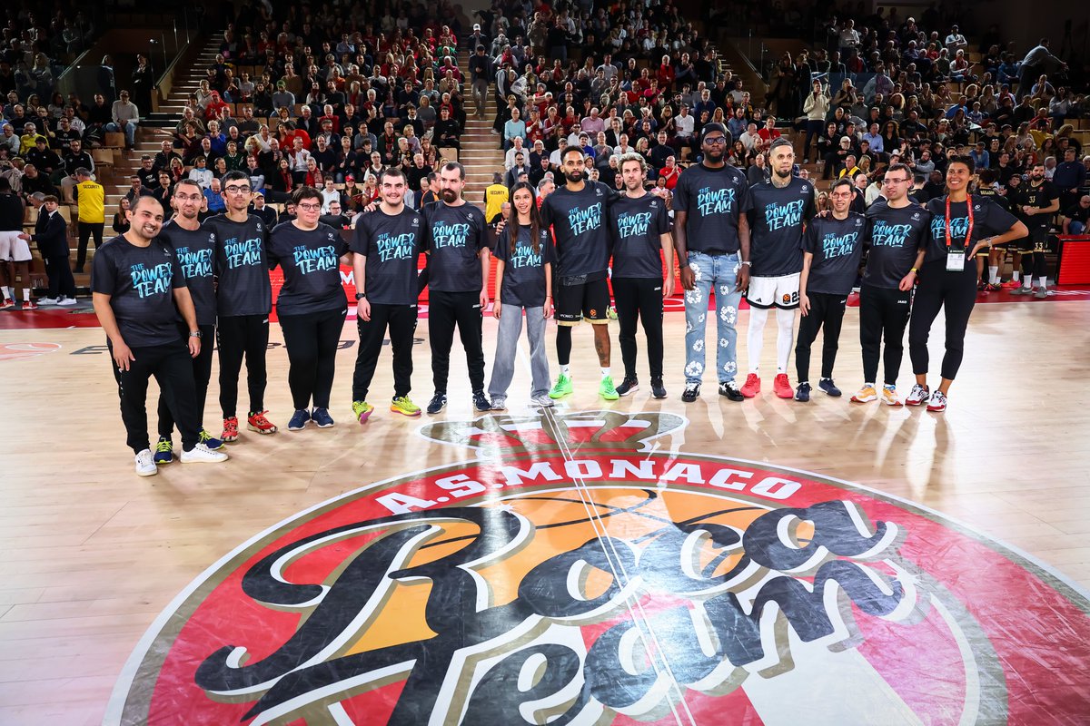 ASMonaco_Basket's tweet photo. ❤️🤍 A l'occasion des #OneTeamGames, les athlètes de Special Olympics Monaco étaient avec nous pour l'entrée des joueurs et l'animation mi-temps 👏

We Are All One Team 👊

@EuroLeague - @OTEuroleague 

#RocaTeam #DagheMunegu https://t.co/Men9N1H9K5