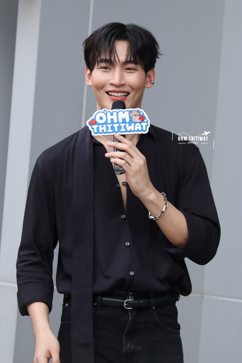 วันนี้ทางบ้านขอขอบคุณแฟนคลับพี่โอห์ม แฟนคลับน้องปูน และแฟนคลับโอห์มปูนทุกคน ทั้งที่อยู่หน้างานและทั้งที่อยู่หน้าจอมากๆ เลยนะคะ
ขอบคุณที่ช่วยปั่นแท็กและคีย์เวิร์ด รวมถึงขอบคุณรูปและคลิปที่น่ารักจากทุกๆ คน หวังว่าวันนี้ทุกคนจะได้รับความสุขและความทรงจำดีๆ