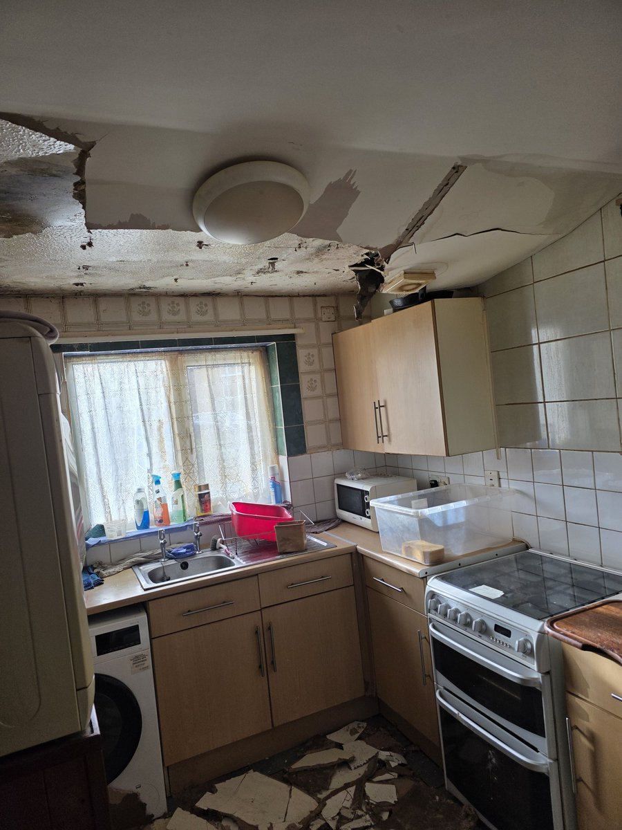 petepierce83's tweet photo. @SouthernHsg_UK we reported a water leak coming from an upstairs flat a month ago clearly to much trouble to come and sort! Today we can back home to the ceiling has collapsed luckily no one was in the kitchen at the time! Would someone care to explain how this is acceptable https://t.co/x06evtcNNj
