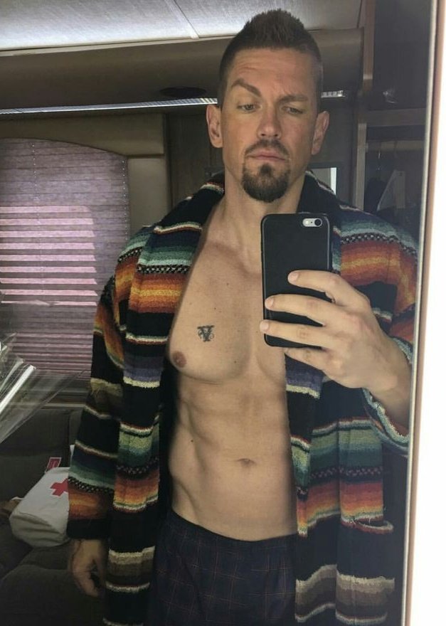 steve howey