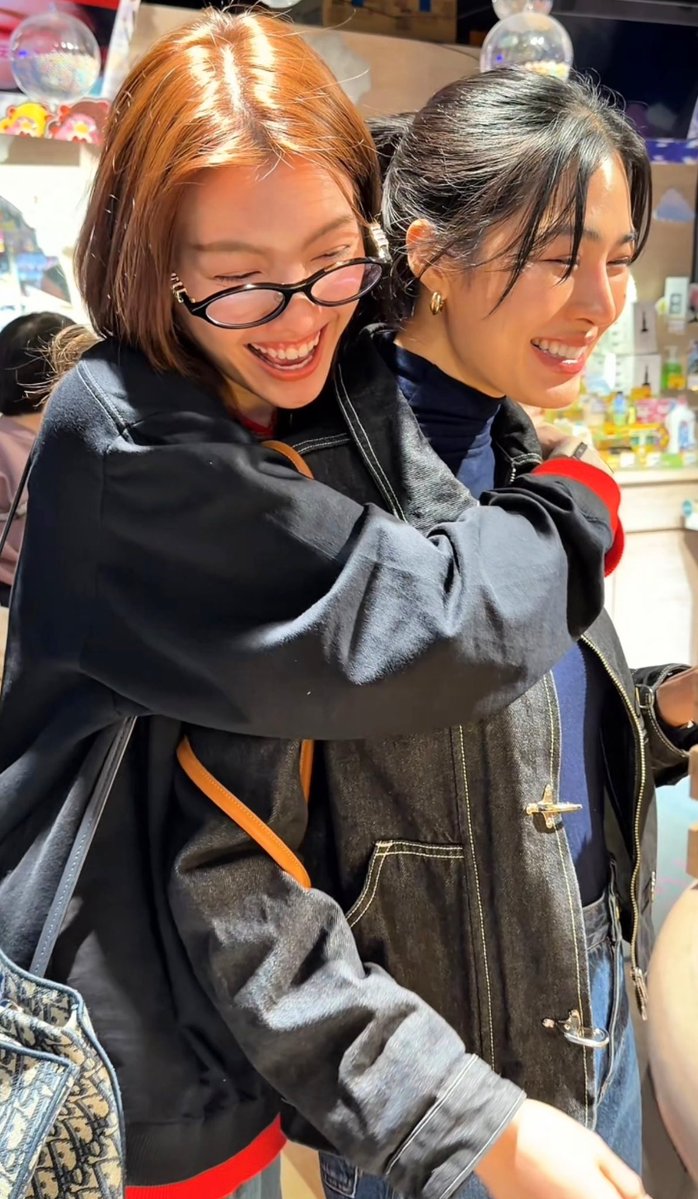 กรี๊ดดดดด นุเกือบไม่ทัน 😅 
แต่ก็ได้ของหวานมาส่งพิ ๆ ทุกคนเข้านอนงับ 🥰

#หลิงออม #LingOrm