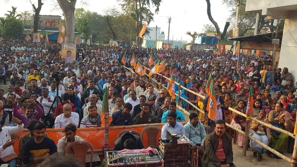 আজ (৩১-০১-২০২৬) নদিয়া জেলার করিমপুরে অনুষ্ঠিত জনসভায় অংশগ্রহণ করলাম। স্থানীয় মানুষের সঙ্গে সরাসরি মতবিনিময়ের মাধ্যমে উন্নয়ন, জনকল্যাণ ও সুশাসন সংক্রান্ত গুরুত্বপূর্ণ বিষয়গুলি নিয়ে আলোচনা হয়। মানুষের স্বতঃস্ফূর্ত অংশগ্রহণই উন্নয়নের প্রতি তাঁদের দৃঢ় প্রত্যাশার প্রতিফলন।