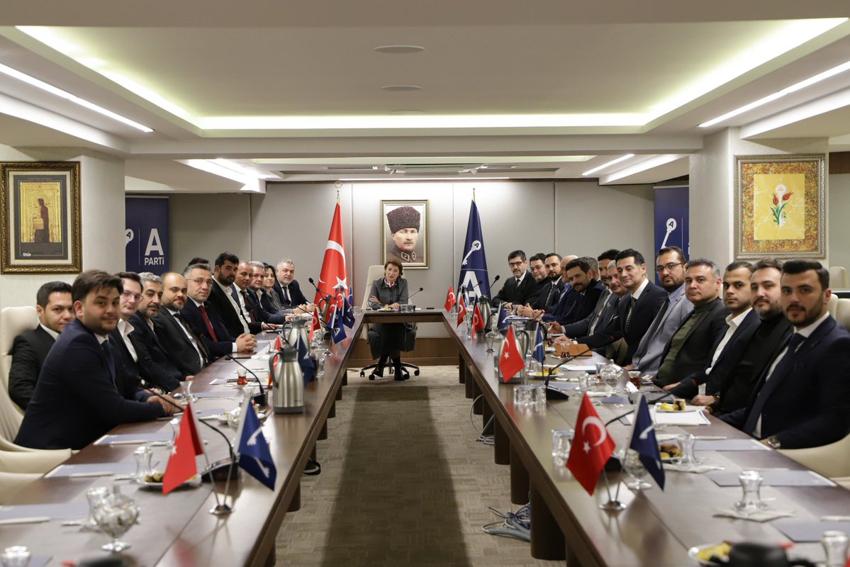 Anahtar Parti Çevre, Şehircilik, Afet ve Su Politikaları Başkanlığımız tarafından 31.01.2026 tarihinde Genel Merkezimizde; 81 ilimizden gelen Politika İl Başkan Yardımcılarımızın katılımıyla düzenlenen 2026 yılı 1. Olağan Toplantımız, Genel Başkan Yardımcımız ve Politika