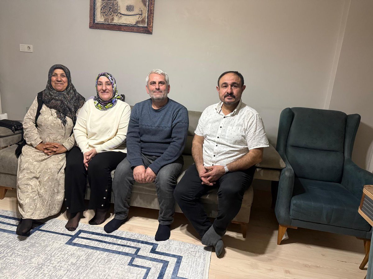 Genel Başkanımız Sayın Devlet Bahçeli’nin talimatları ile “#HayırlıGünlerKomşum” ve “#DerdinDerdimizdir” ziyaretlerimiz kapsamında, SAMUR ailesini ziyaret ettik.

Kıymetli hemşehrilerimize misafirperverliklerinden ötürü teşekkür ederiz.

📍 Çırpıcı Mahallesi

<a href="/_MHPistanbul_/">MHP İstanbul</a>