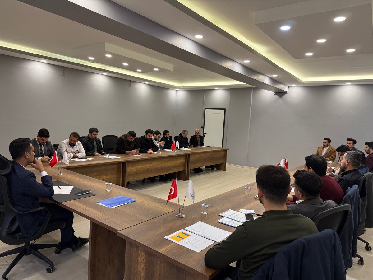 📍 ŞANLIURFA

2026 Ocak Ayı İlçe Başkanları Toplantımız gerçekleştirilmiştir.

Toplantıda, ilçe bazlı değerlendirmeler yapılmış; hayata geçirilmesi planlanan projeler üzerine istişarelerde bulunulmuştur.

İlçe Başkanlarımıza ve tüm teşkilat mensuplarımıza özverili çalışmalarından