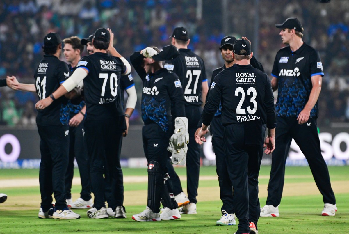 airnewsalerts's tweet image. 𝐈𝐧𝐝𝐢𝐚 𝐯𝐬 𝐍𝐞𝐰 𝐙𝐞𝐚𝐥𝐚𝐧𝐝 - 𝟓𝐭𝐡 𝐓𝟐𝟎𝐈 ||

India set a target of 272 runs for New Zealand

Brief Score:

IND 271-5(20) 

📍Greenfield International Stadium, Thiruvananthapuram  

#INDvNZ | #NZvIND