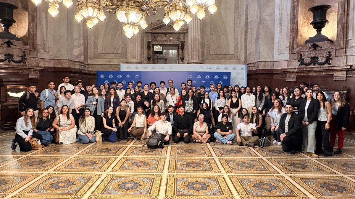 Más de 70 estudiantes de <a href="/CpoliticaUBA/">Ciencia Política - UBA</a> en el Congreso de la Nación. Programa de Formación en práctica legislativa. #Orgullo UBA