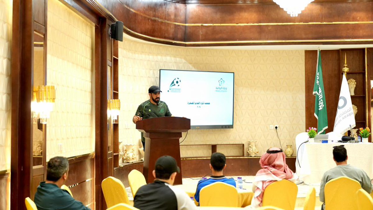 mfbisha's tweet photo. انطلقت اليوم الدورة التدريبية لحكام كرة القدم المصغّرة للدرجة الثالثة بمحافظة بيشة https://t.co/8fjNxg2fhw