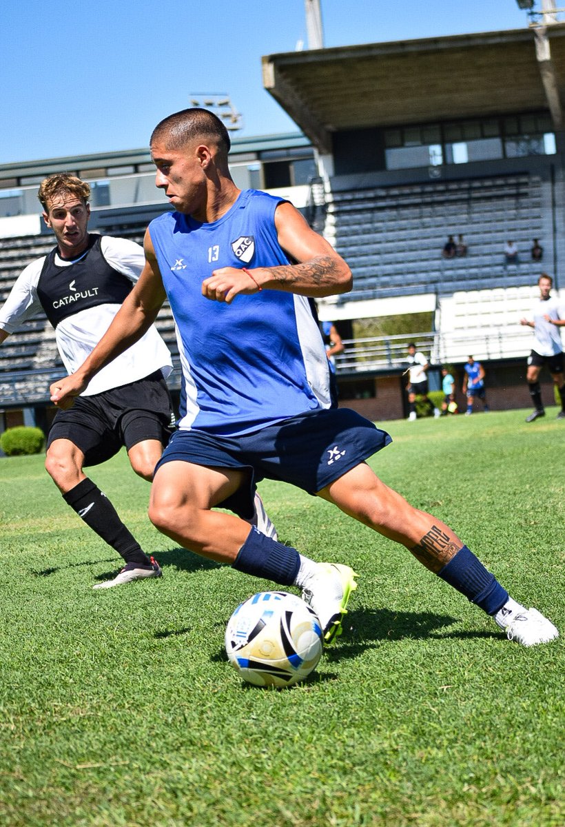 ⚽ 𝐀𝐦𝐢𝐬𝐭𝐨𝐬𝐨 𝐝𝐞 𝐩𝐫𝐞𝐭𝐞𝐦𝐩𝐨𝐫𝐚𝐝𝐚

Quilmes disputó un amistoso de pretemporada frente Estudiantes de Buenos Aires, en una jornada que se dividió en dos partidos de dos bloques de 35' minutos cada uno.

🔹Primer partido.
✅️1 - 0 (Domínguez)

📋Marinelli; Kippes,