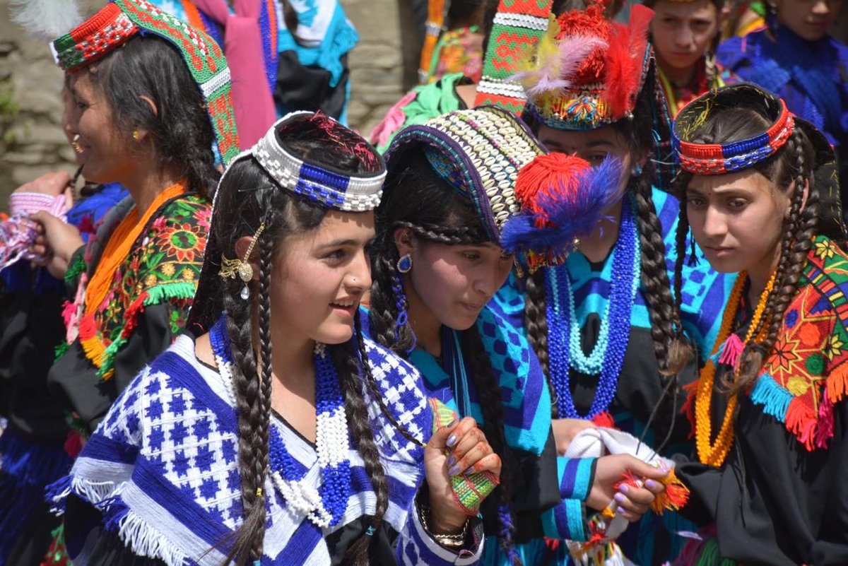 saiyahtravels's tweet photo. Uchal Festival is a beautiful harvest celebration of the Kalasha people in Kalash Valley, music, rituals &amp; living culture.

Contact us for your trip:
📞 +92-0335-5101659 | 📧 tours@saiyah.com.pk

🔗 https://t.co/96xuwy7V3E

#UchalFestival https://t.co/vbGpuVkcrY