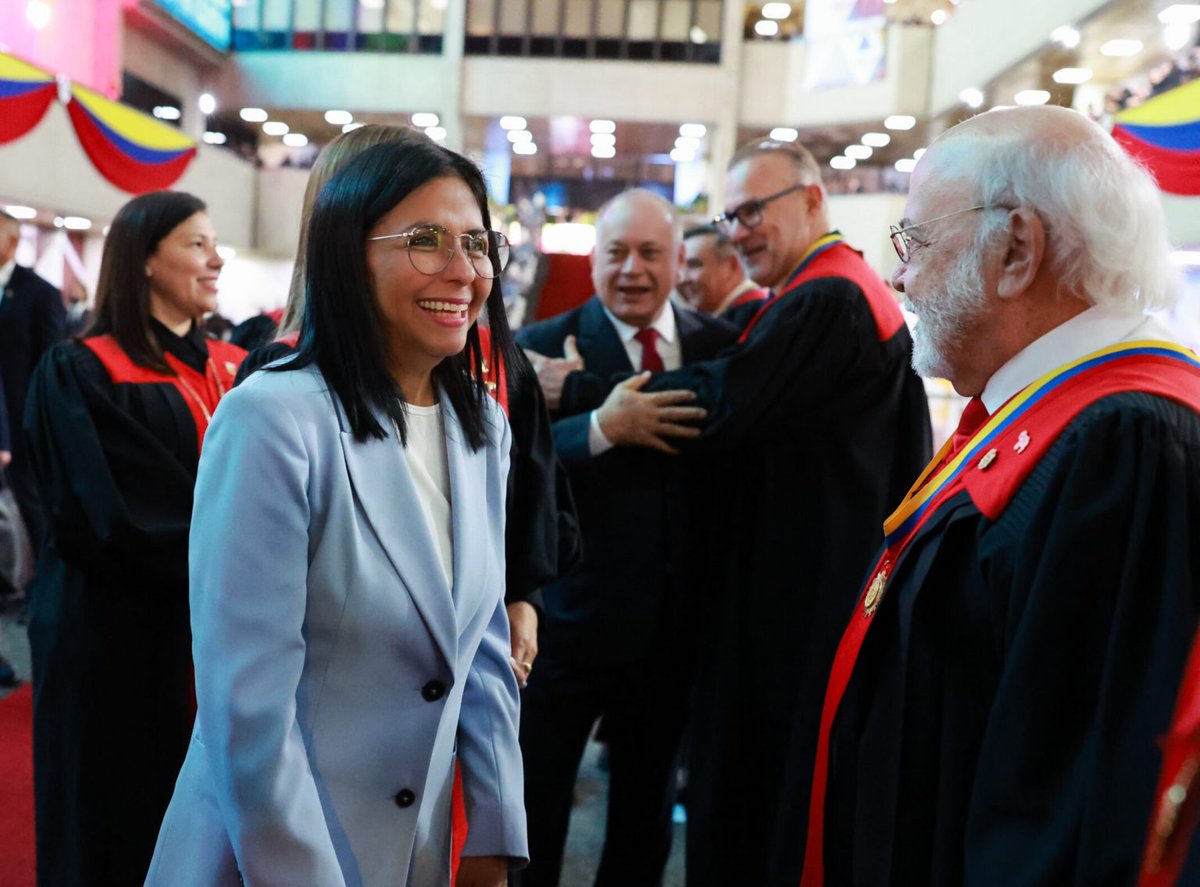 #NotiMippCI 📰🗞| “Quedarán exceptuados aquellos procesados, condenados por homicidio, por tráfico de drogas, corrupción y violaciones graves a los derechos humanos”: Presidenta (E) Delcy Rodríguez al impulsar Ley de Amnistía General

La Presidenta (E), Delcy Rodríguez, anunció