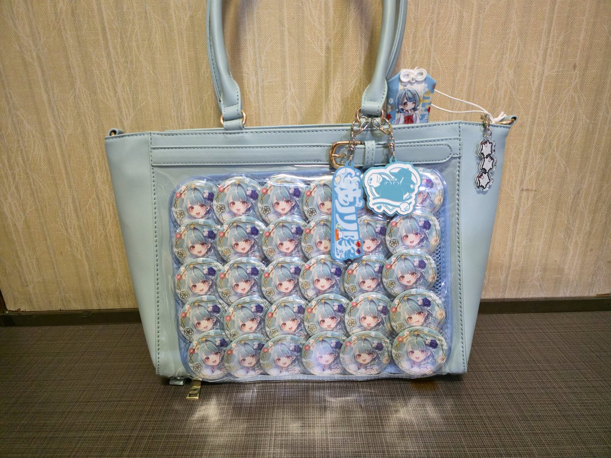 初めての痛バ不器用ながら頑張った。 誕生日に痛バできて良かった！ 23