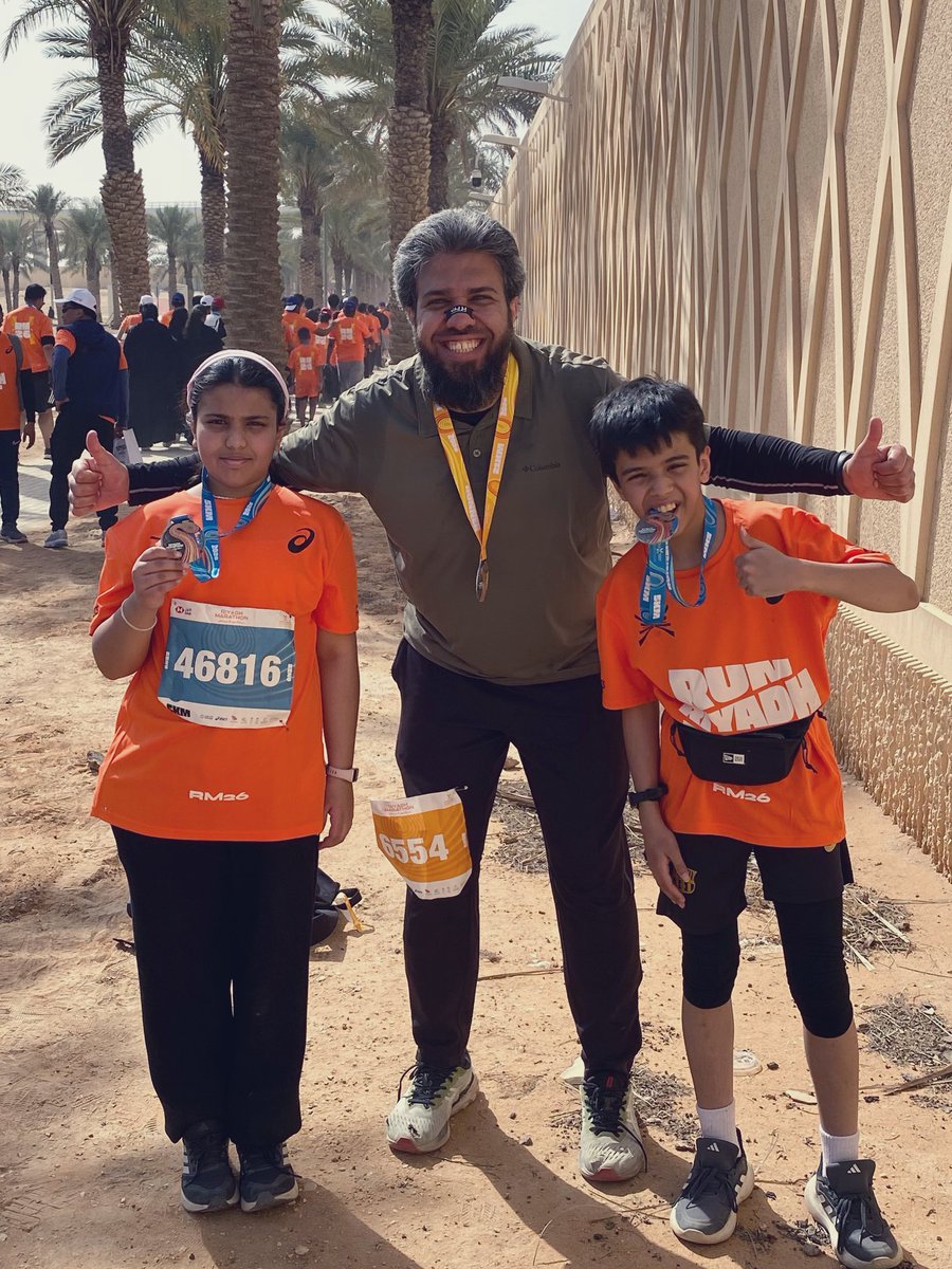 AliMAlahmari's tweet photo. 31 يناير 2026
المشاركة الثالثة في
#ماراثون_الرياض 
2022 42k
2024 42k
2026 21k 😅
21كلم
1700سعرة حرارية
قرابة 3ساعات من الجري والتحمل والرياضة.
بهدف المشاركة والممارسة والاستمتاع بالرياضة.

شاركني في هذه السنة أبنائي (زياد ودانة) في مسافة (5 كلم)😍😍
ما شاء الله

@RiyadhMarathon_ https://t.co/VHyl1uid1P