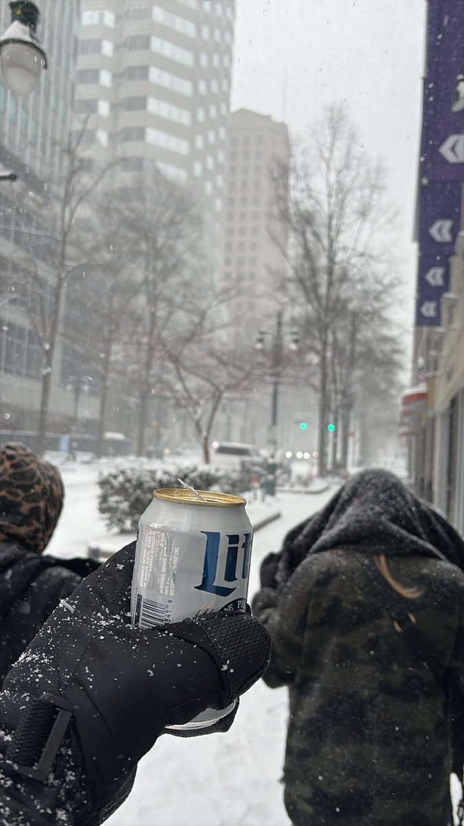 Tyre_94's tweet image. Open container laws dont exist in the south when it snows