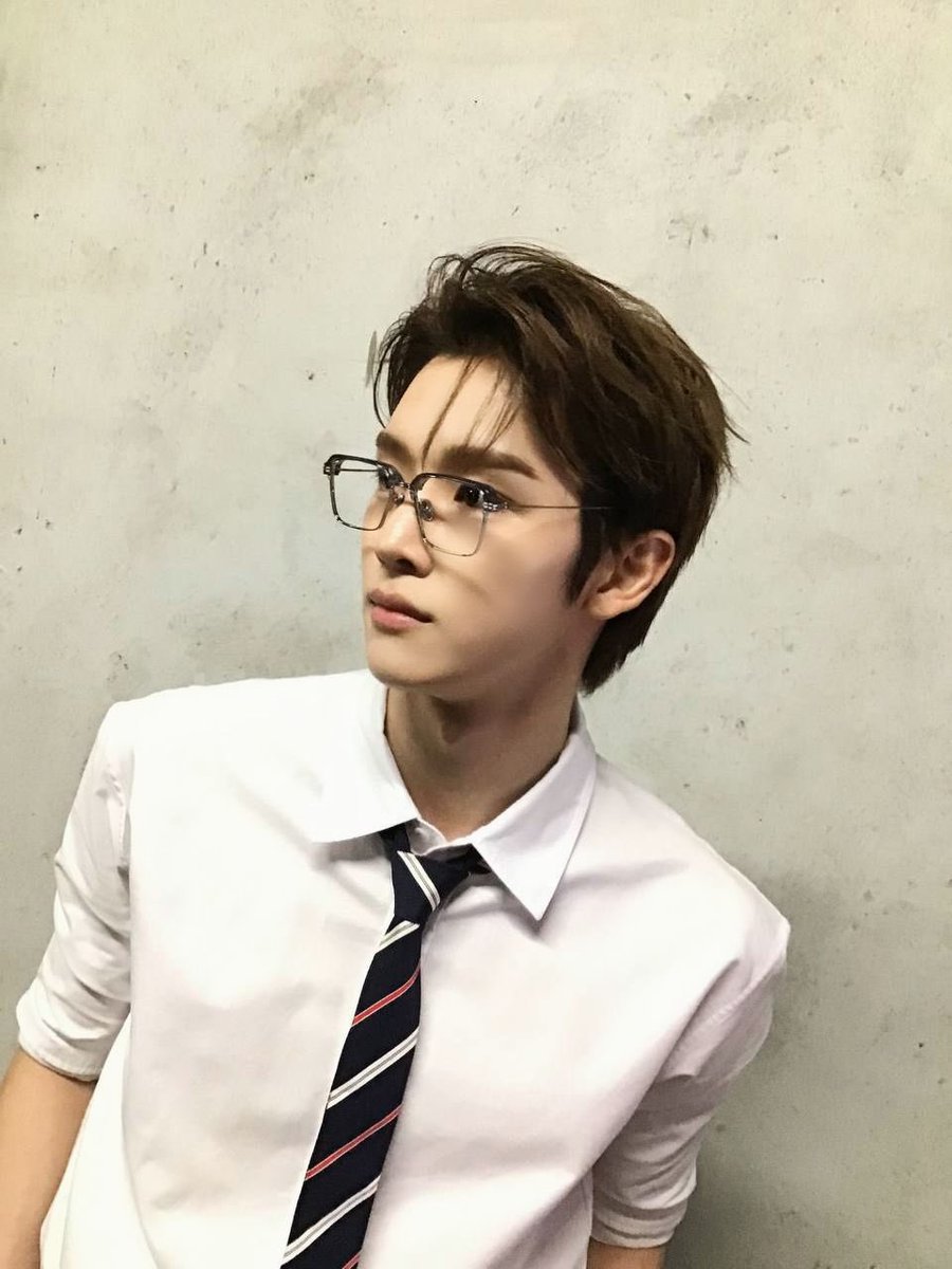 พวกแว่นนี่เป็นไรมากป้ะ <a href="/hellosungchanx/">โท้บ</a>